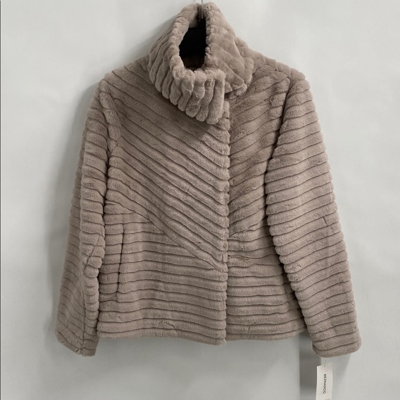 Bernardo Posh Faux Fur Jacket Cozy Soft Contemporary Casual Size Small - Picture 3 of 12